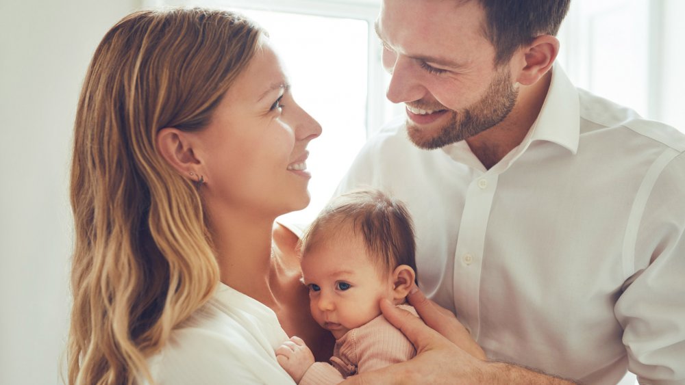 Xem bói sự hợp khắc giữa cung, tuổi, mệnh... vợ chồng